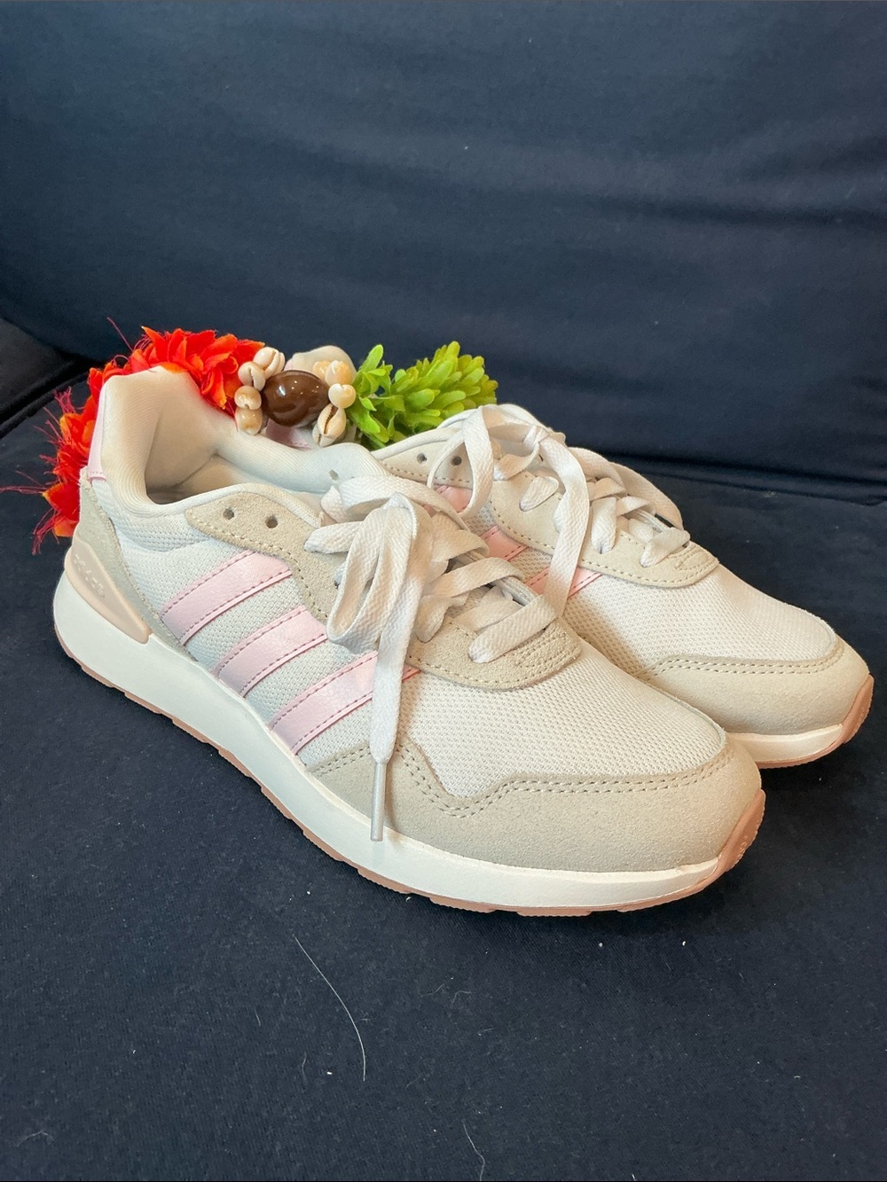 Adidas Women’s White Pink Sneakers Size 6 Excellent Condition